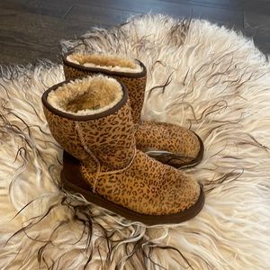 WomenS leopard ugg boots. Good used condition.